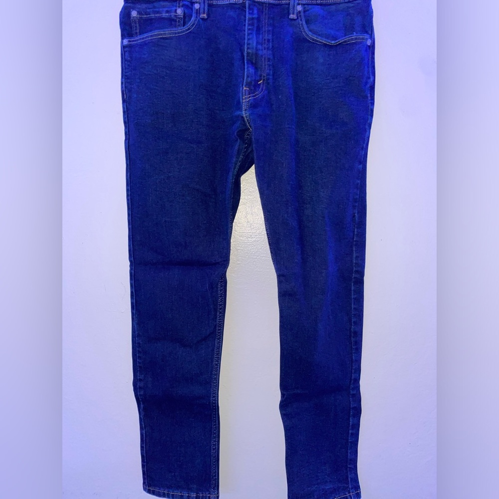 2 Same Size Levi’s Jeans